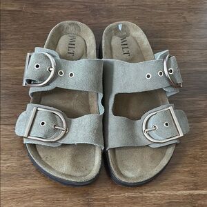 WILT Women’s Tan and Gold Sandals, size 8